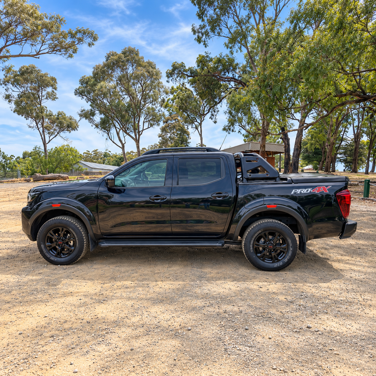 2022 Nissan Navara PRO-4X left side