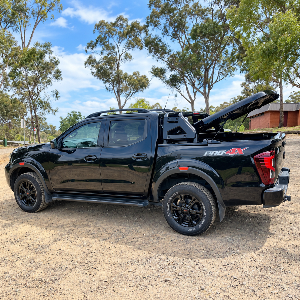 2022 Nissan Navara PRO-4X open hard lid